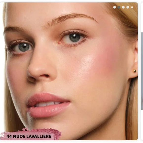 YSL Make Me Blush 24 Hr Buildable Blush - 44 Nude Lavalliere - Picture 2 of 4